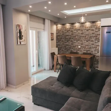 Lovely With Balcony In The City Center Apartment