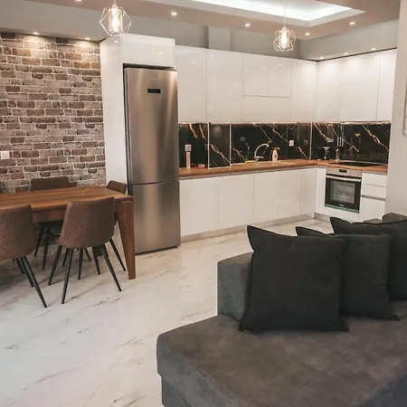 Lovely With Balcony In The City Center *