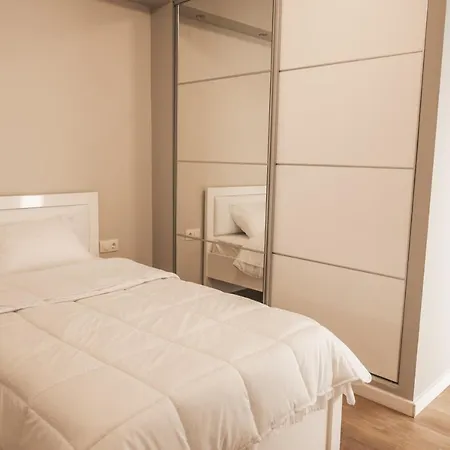 Lovely With Balcony In The City Center *